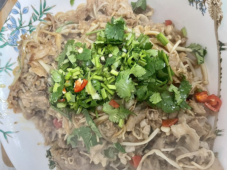 金针菇羊肉卷的做法