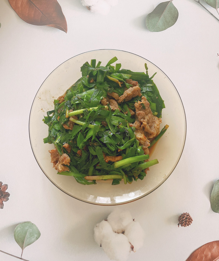 嫩牛肉炒韭菜段的做法