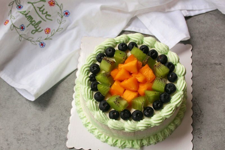 抢手的水果生日蛋糕-6寸的做法