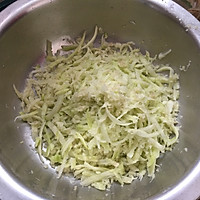 猪油渣白萝卜饺子～妈妈的魔法袋，一口爆汁、肉香与菜香翻腾……的做法图解3