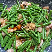 #名厨汁味正当夏#豆角炒五花肉的做法图解8