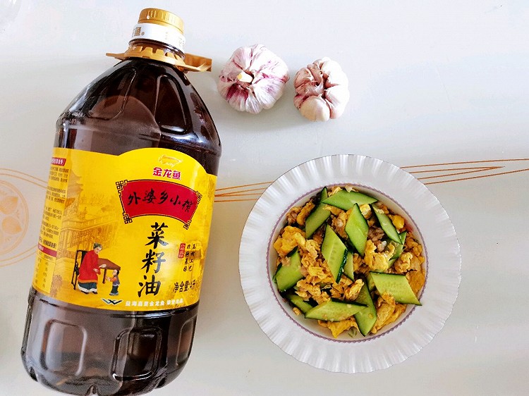 油煎鸡蛋拌黄瓜的做法