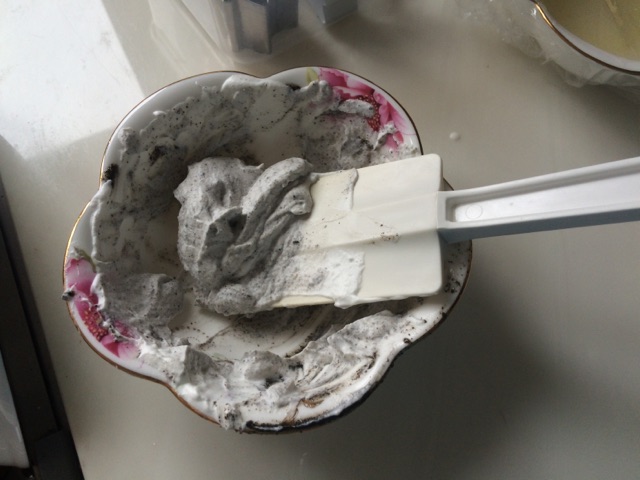 小白兔黑芝麻戚风蛋糕的做法图解14
