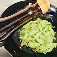 黄瓜加一物，好吃不停箸-虾皮炒黄瓜片的做法图解7