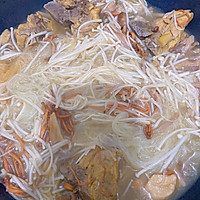 #脊骨炖菌菇粉丝的做法图解4
