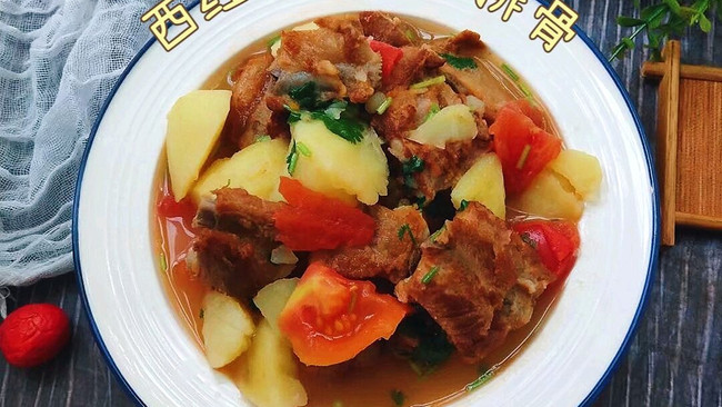 #放假请来我的家乡吃#云南/西红柿土豆腊排骨的做法