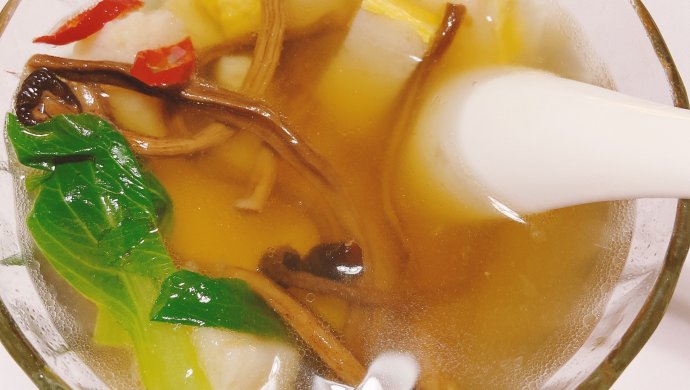 鱼糕菌菇汤