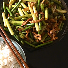 美味下饭菜！家常蒜苔炒肉