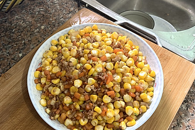 小朋友特别爱吃的一道菜（玉米胡萝卜粒炒肉沫）