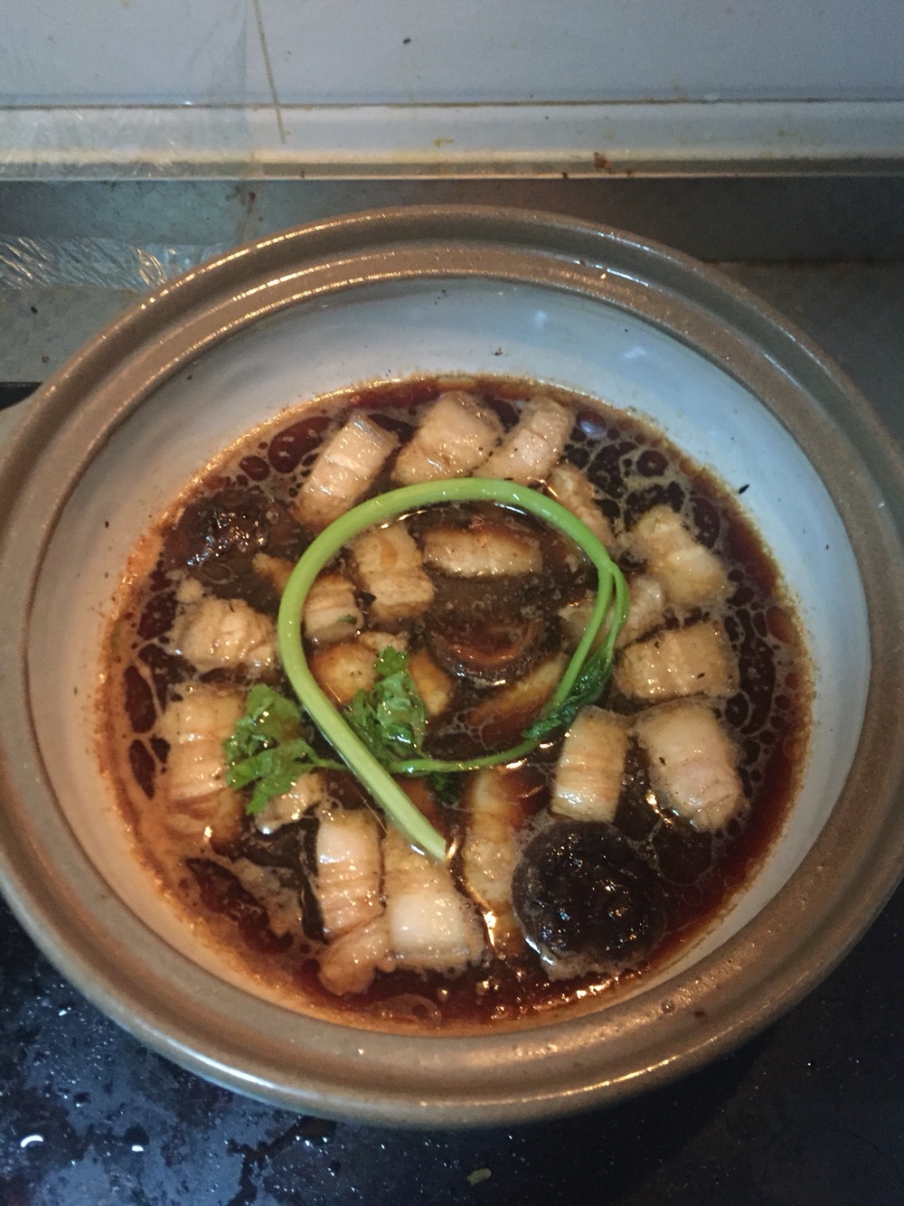 Braised pork with scallops