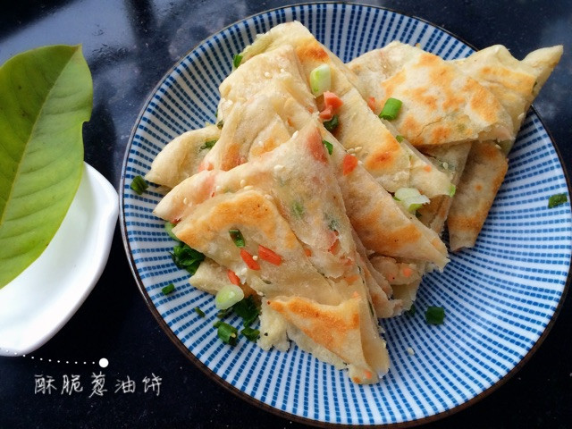 火腿酥脆葱油饼的两种形态的做法