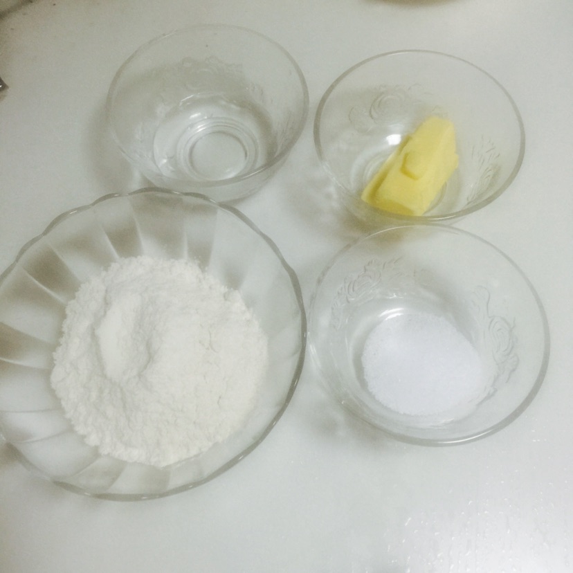 酥到掉渣的美味“蛋黄酥”的做法图解2