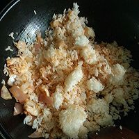DIY核桃虾仁蛋炒饭的做法图解5