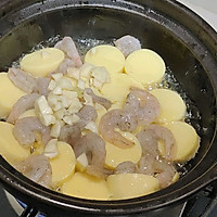 #暖冬酱在手，嗨吃部队锅#虾仁豆腐煲的做法图解7