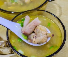 【电饭煲靓汤】奶香椰汁猪肚鸡汤的做法