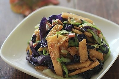 玉米面片炒彩蔬