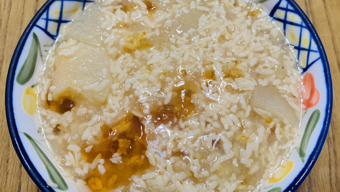 酒酿桃胶炖雪梨