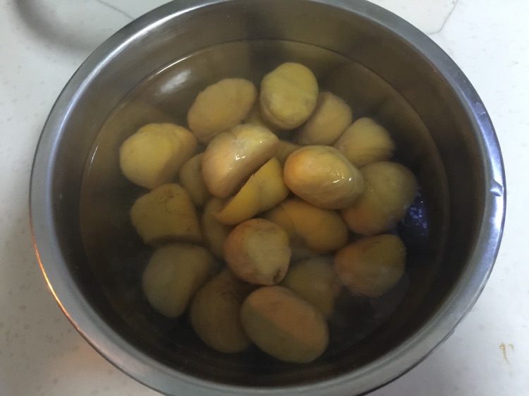 板栗烧鸡～季节美食的做法图解1
