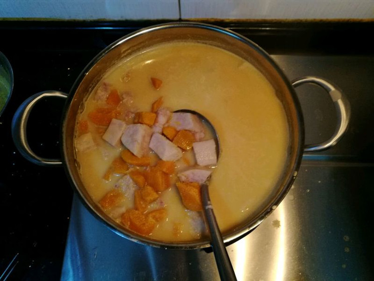 南瓜芋头茨实煲的做法