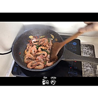 超简单的火锅底料炒鲜虾的做法图解13