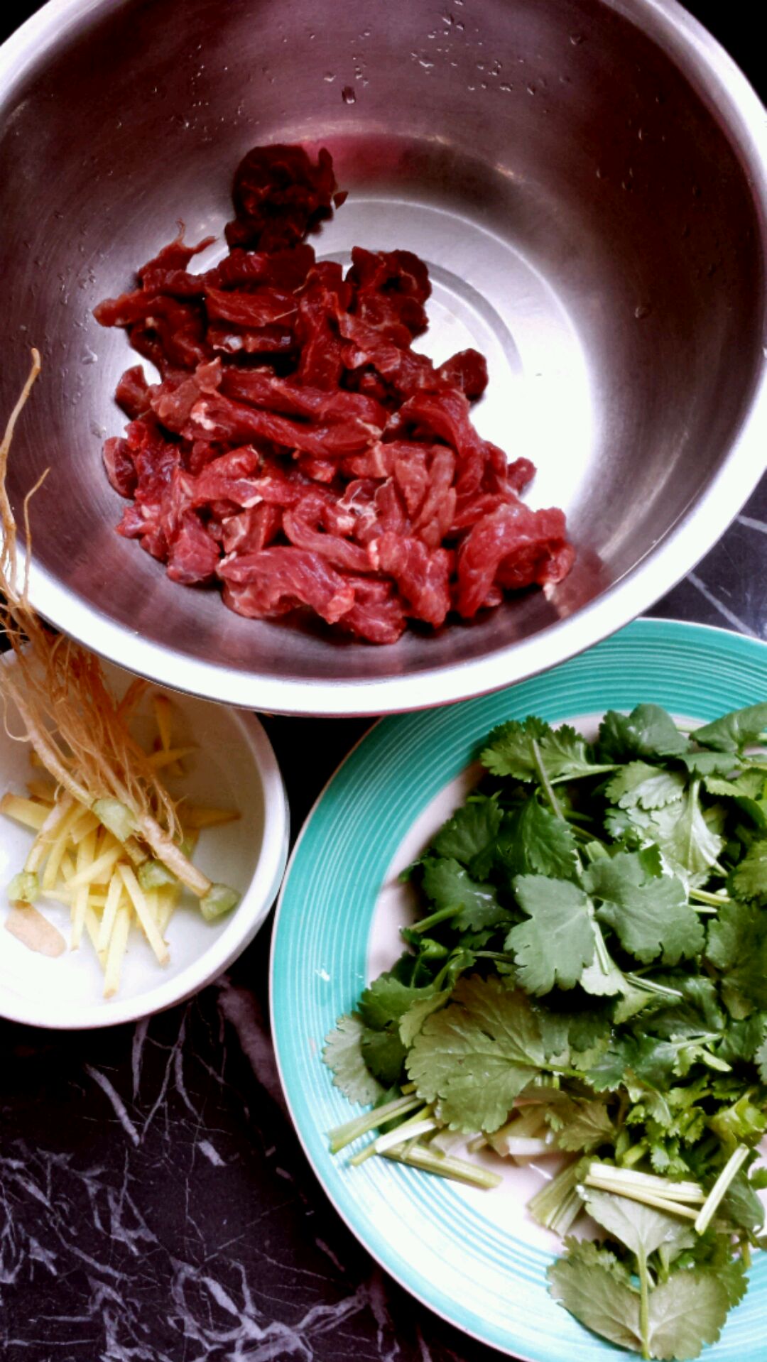 香菜牛肉的家常做法，口感滑嫩，香辣入味，好吃下饭 - 哔哩哔哩