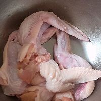 鸡翅包饭的做法图解1