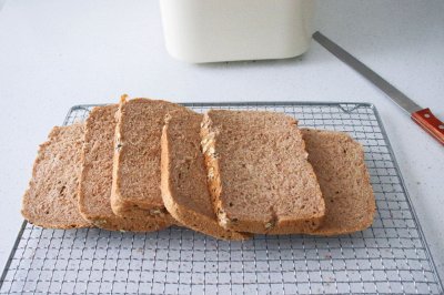 黑全麦多谷物面包｜面包机配方分享