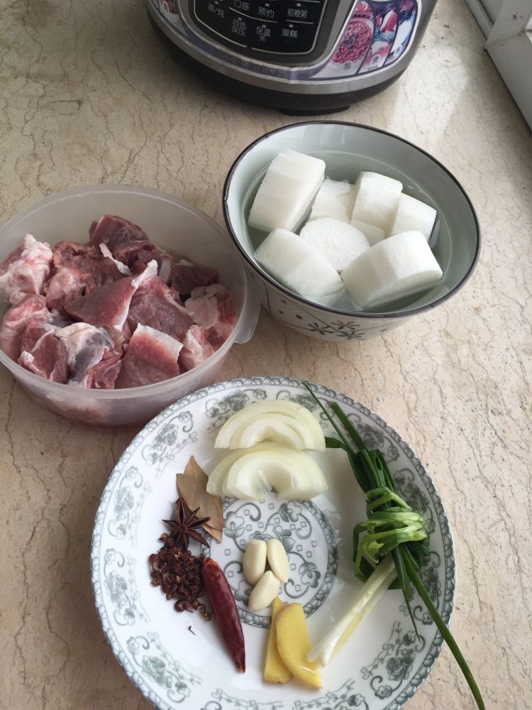 香辣牛筋头巴脑面的做法图解1
