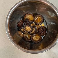 香菇鸡的做法图解2