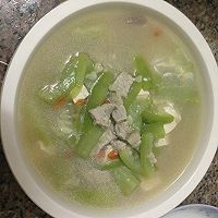 豆腐丝瓜汤的做法图解1