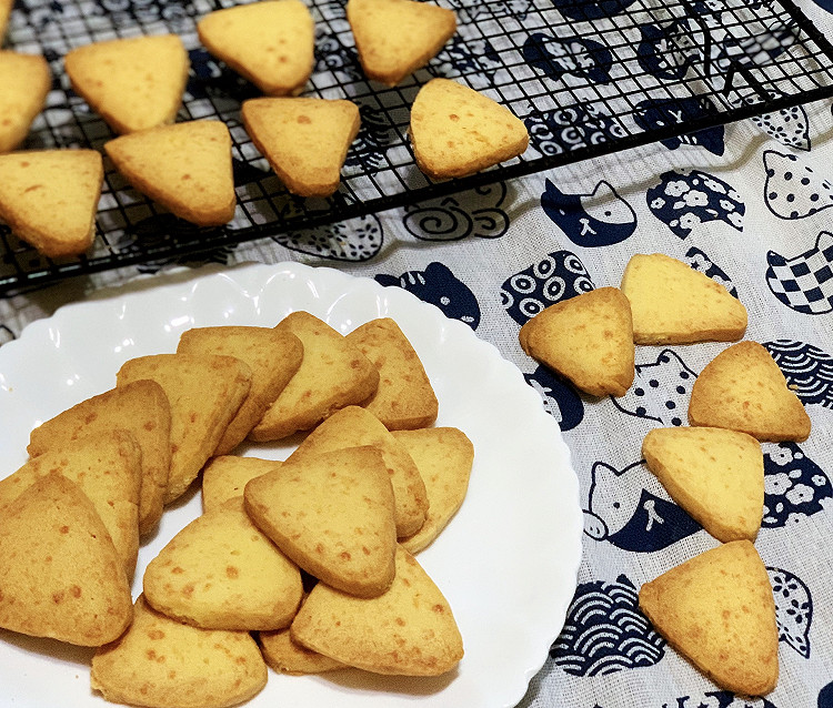 咸香酥松芝士饼干的做法