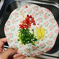 酸辣藕丁五花肉的做法图解2