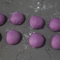 #女神野餐记#暄软香甜，一口爆浆的紫薯果酱面包的做法图解8
