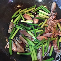 蒜苔炒干子乌的做法图解7