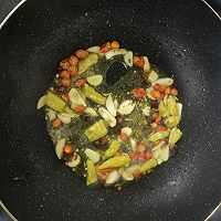 泡椒田鸡的做法图解2