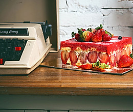 元旦浪漫色：草莓慕斯蛋糕的做法