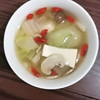 白菜口蘑枸杞豆腐汤的做法图解1