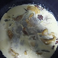 咸鸭掌焖黄豆的做法图解2
