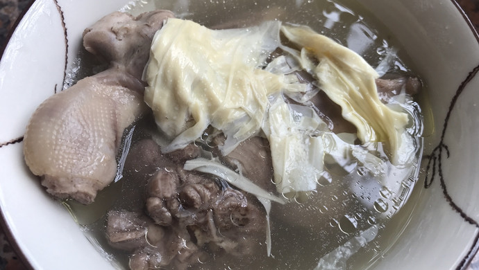 老鸭莲子腐竹汤
