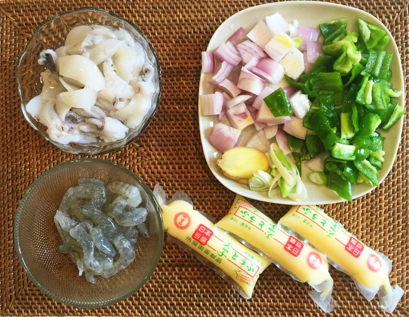 铁板海鲜日本豆腐的做法图解1