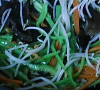 绿豆芽拌菜椒的做法图解6