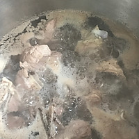 药膳养生 祛斑消痘 夏枯草黄豆猪骨汤的做法图解3