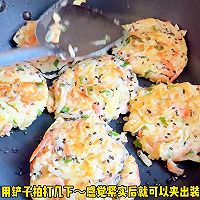 #年在一起 鲜才够味# 土豆胡萝卜煎饼的做法图解6