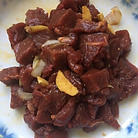 独门秘籍—黑椒杏鲍菇烧牛里脊的做法图解1