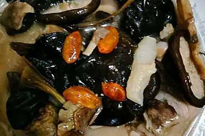 菌菇蹄膀汤