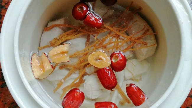 红参须炖瘦肉汤的做法