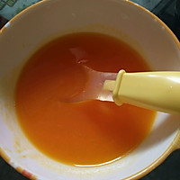 胡萝卜蛋黄米糊的做法图解1