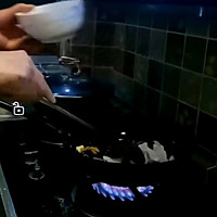 柿椒炒肉的做法图解3