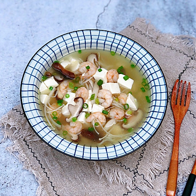 菌菇虾仁豆腐汤