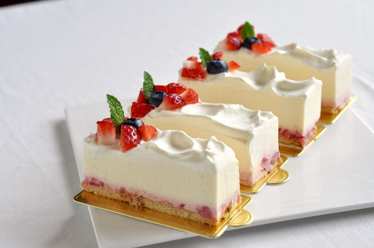         草莓冻芝士蛋糕（视频菜谱)